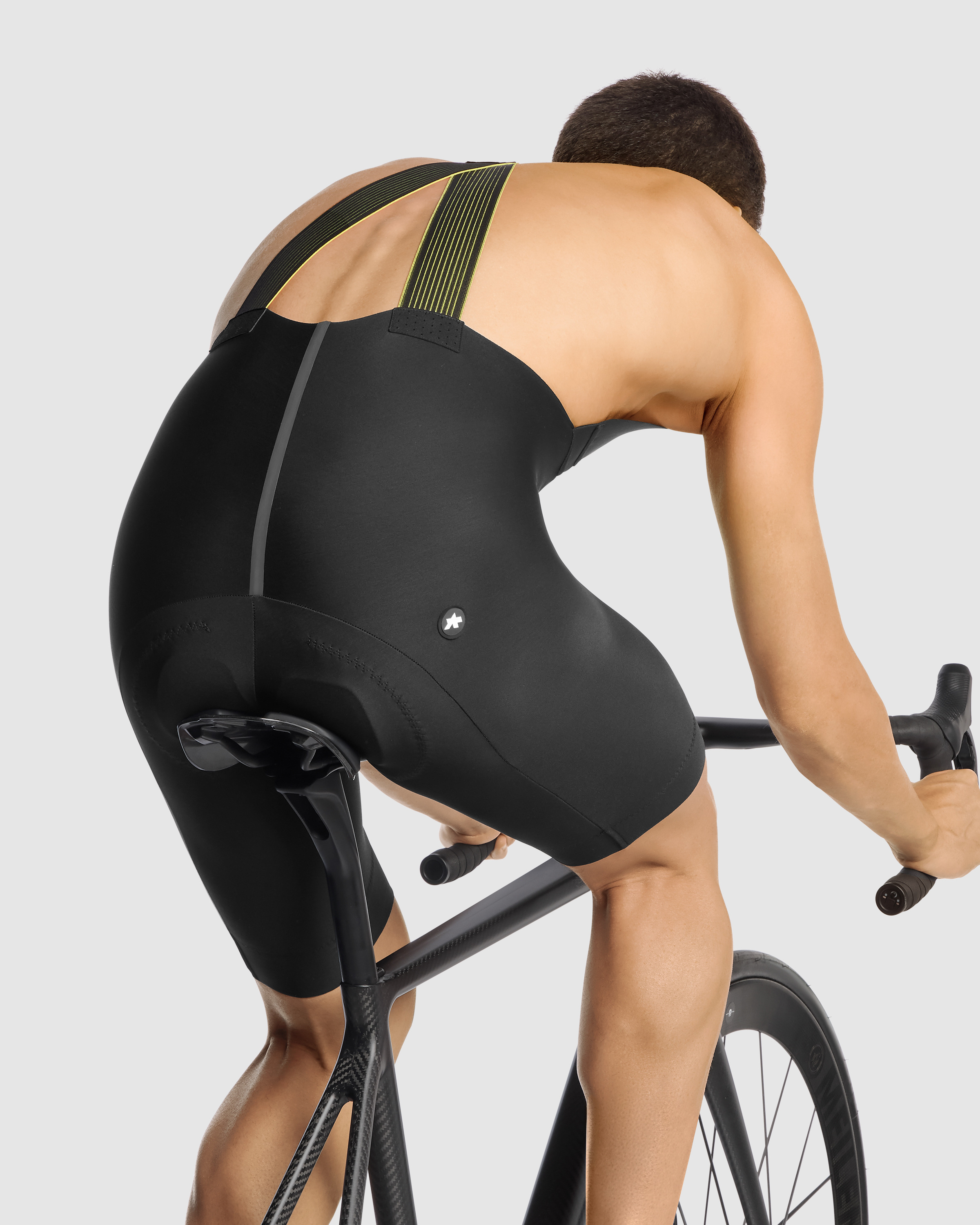 ASSOS xBOSS EQUIPE R SPRING FALLビブショーツS ASSOS_11.10.278.18_11.jpg