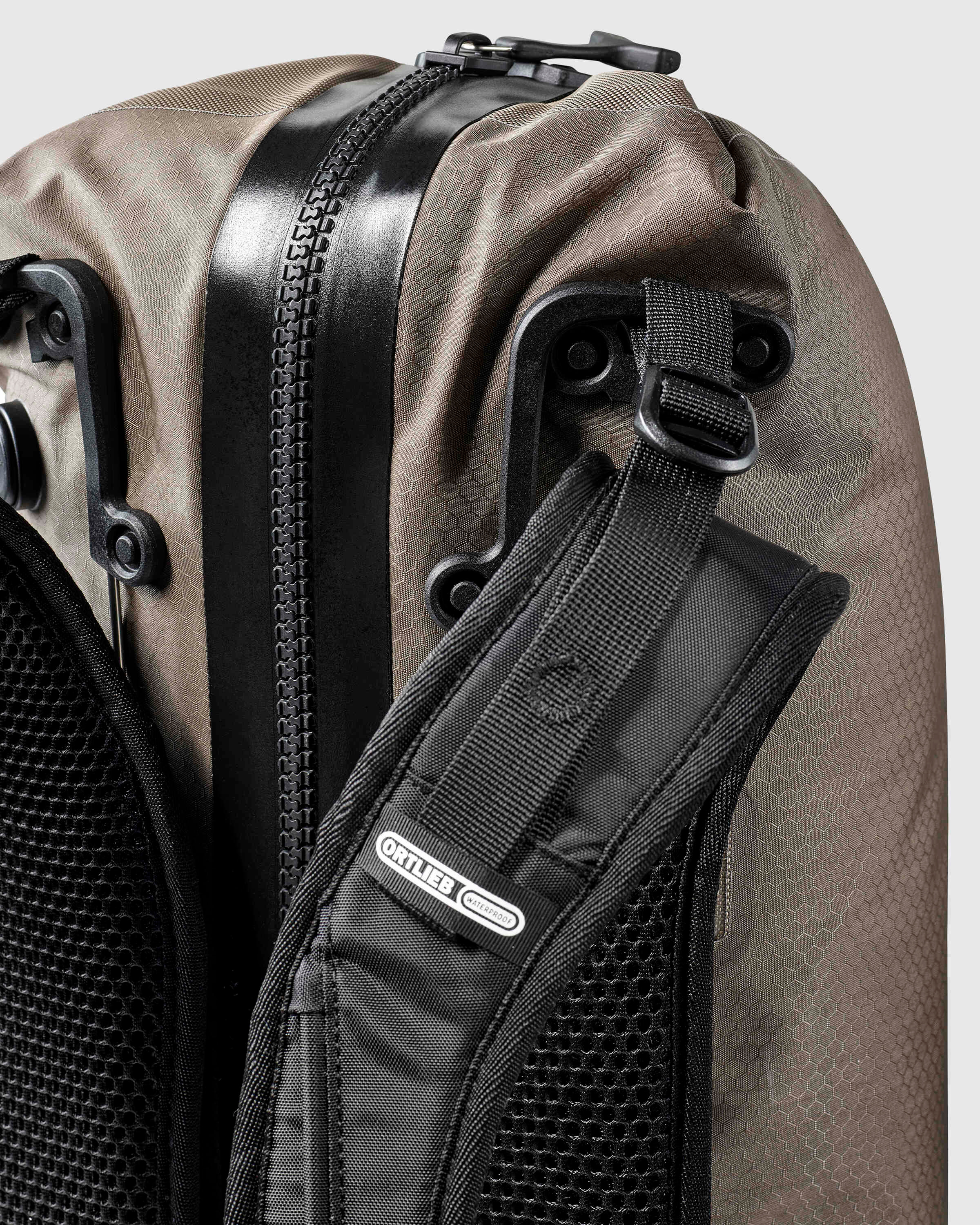 ASSOS x ORTLIEB アトラック バックパック 25L 未使用新品レア ASSOS x ORTLIEB アトラック バックパック 25L 未使用新品レア