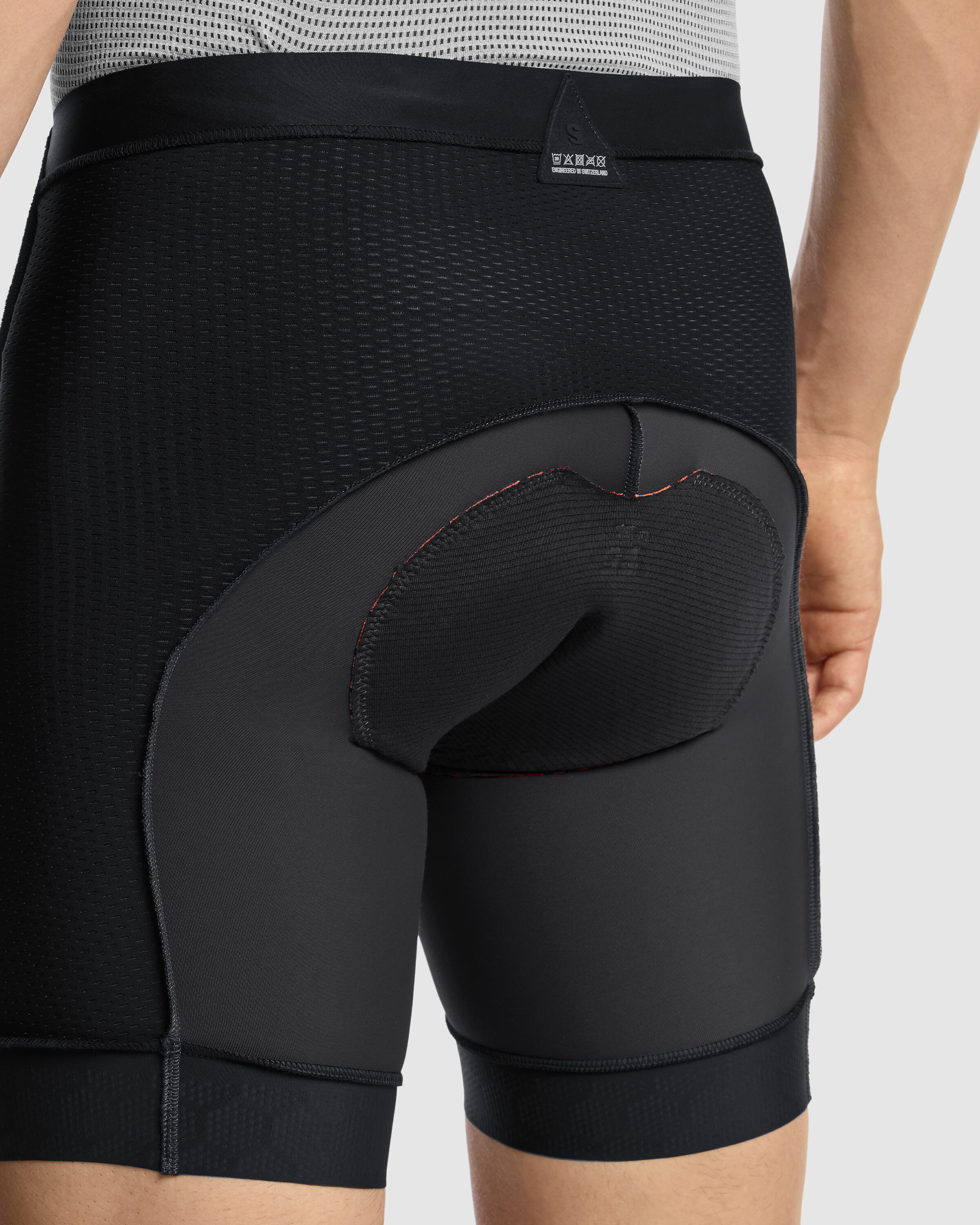 TACTICA Urban Liner Shorts T5, blackSeries » ASSOS Of Switzerland